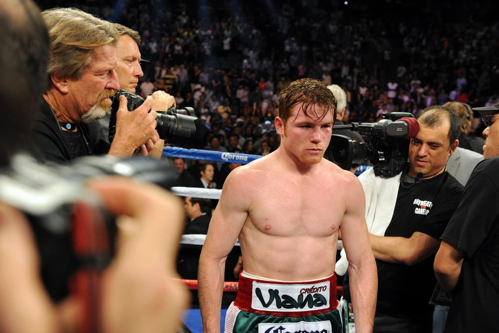 Hình ảnh buồn nản của Canelo sau trận thua Mayweather hồi 8 năm về trước