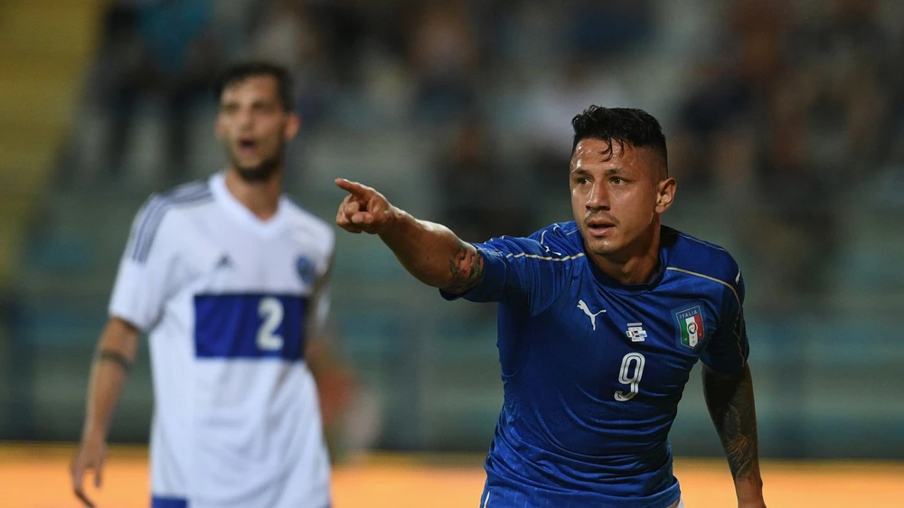 Lapadula lập "hattrick" cho tuyển Ý "B"