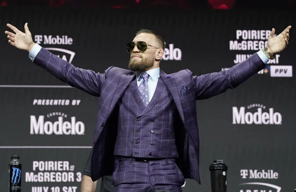 UFC 264: Conor McGregor vs Dustin Poirier III - “Gã điên Ailen” lại làm trò, với chân đá đối thủ ảnh 1