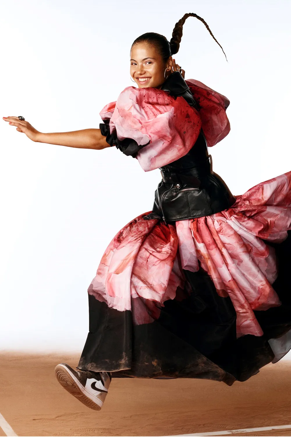 “Quý cô Anh quốc” Emma Raducanu: Yêu thích đua xe tốc độ, vừa tốt nghiệp Trung học, đang tập làm quen cách… tiêu tiền ảnh 7