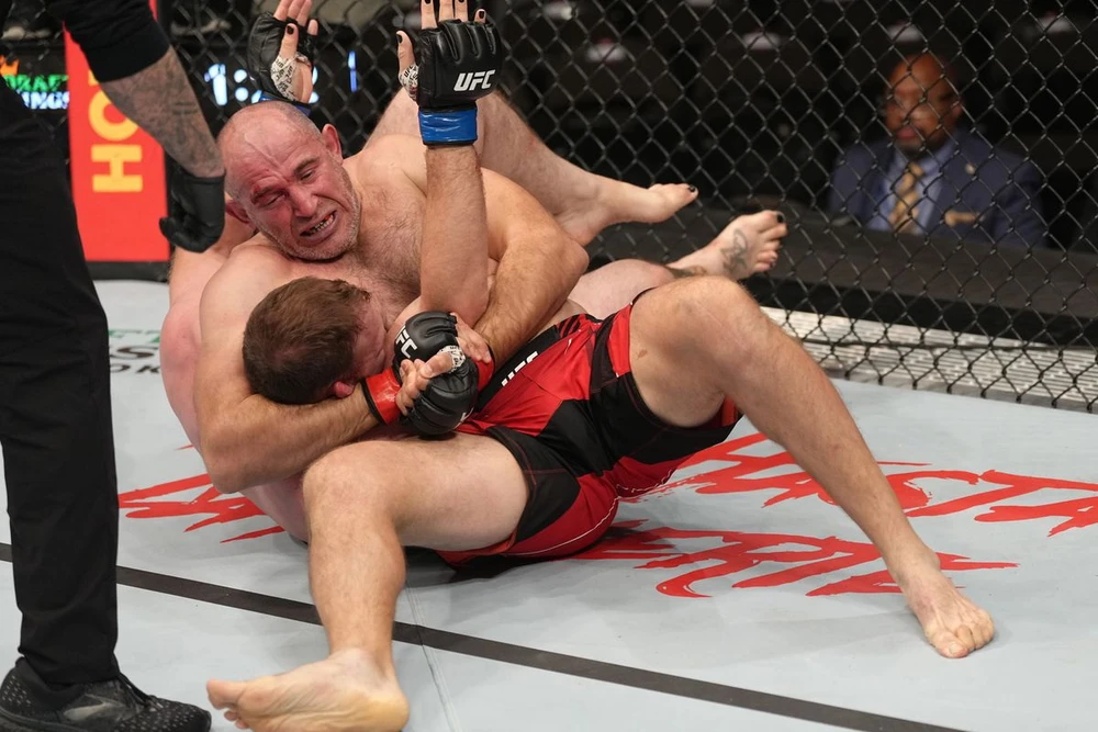 Alexey Oleynik và cú siết cổ đẳng cấp giành chiến thắng ở UFC 273