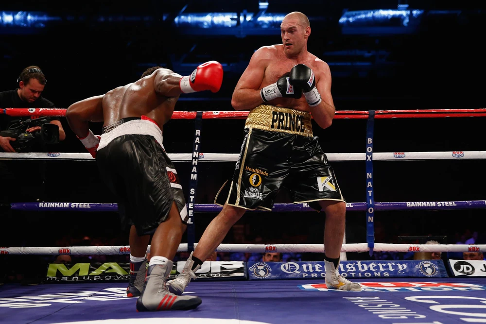 Fury hành hạ Chisora hồi năm 2014