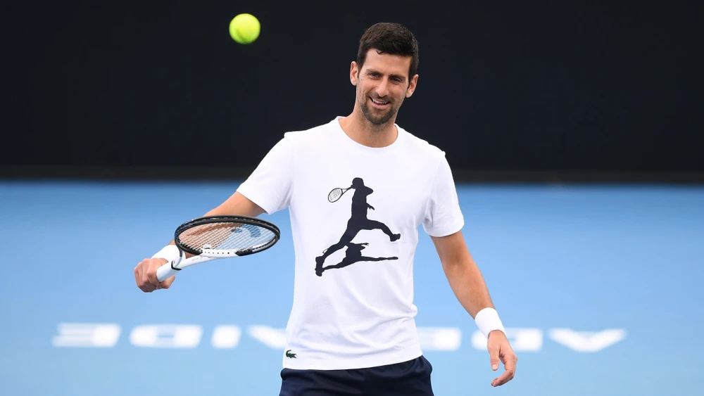 Djokovic tươi cười ở Adelaide