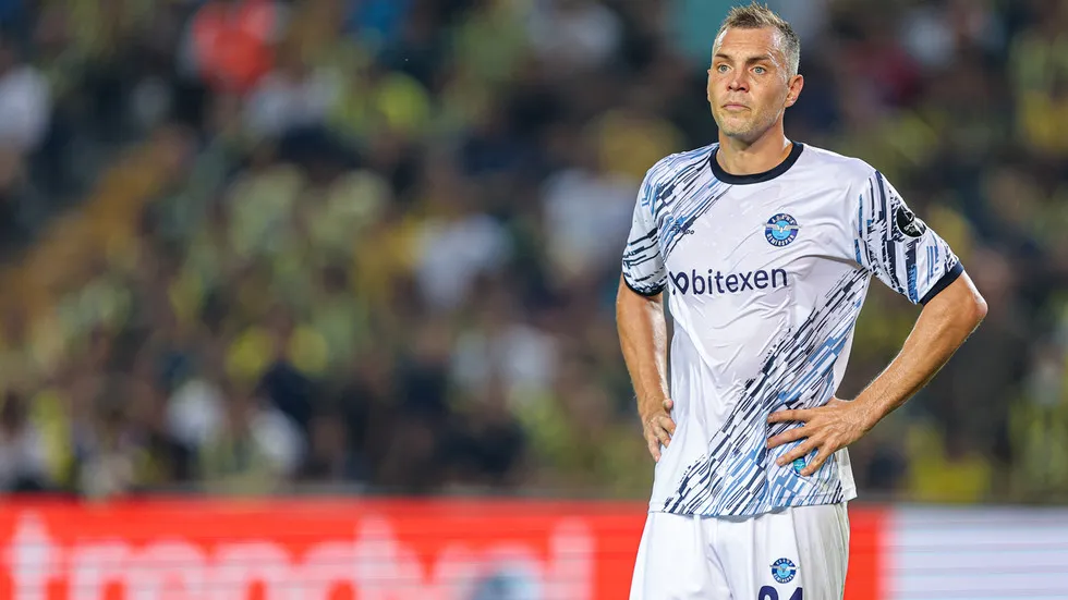 Zyuba trong màu áo Demirspor