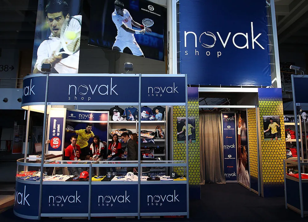 Một shop đồ thể thao chỉ bán vật phẩm về Djokovic