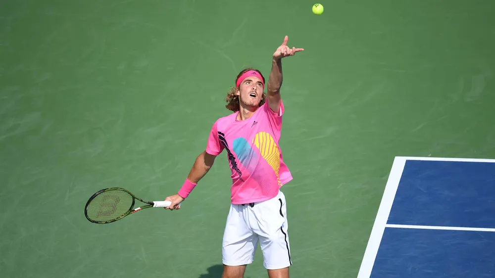 Tsitsipas đã cải thiện các cú giao bóng của mình Tsitsipas đã cải thiện các cú giao bóng của mình