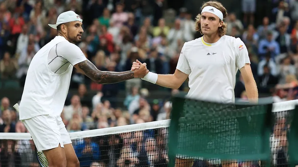Tsitsipas bắt tay Kyrgios trong lạnh nhạt ở Wimbledon 2022 Tsitsipas bắt tay Kyrgios trong lạnh nhạt ở Wimbledon 2022