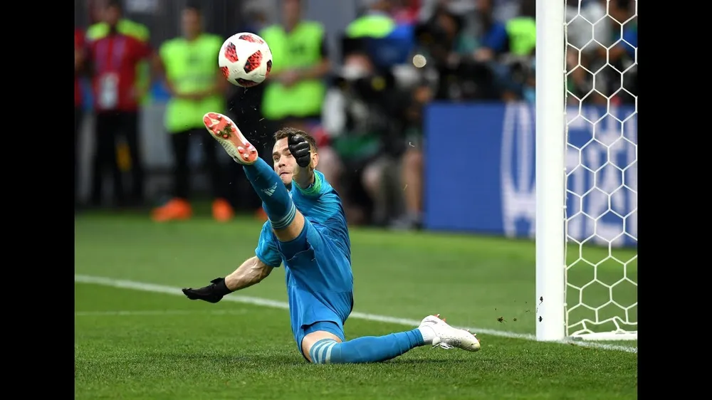 Akinfeev phá một quả 11 mét luân lưu khi khoác áo tuyển Nga