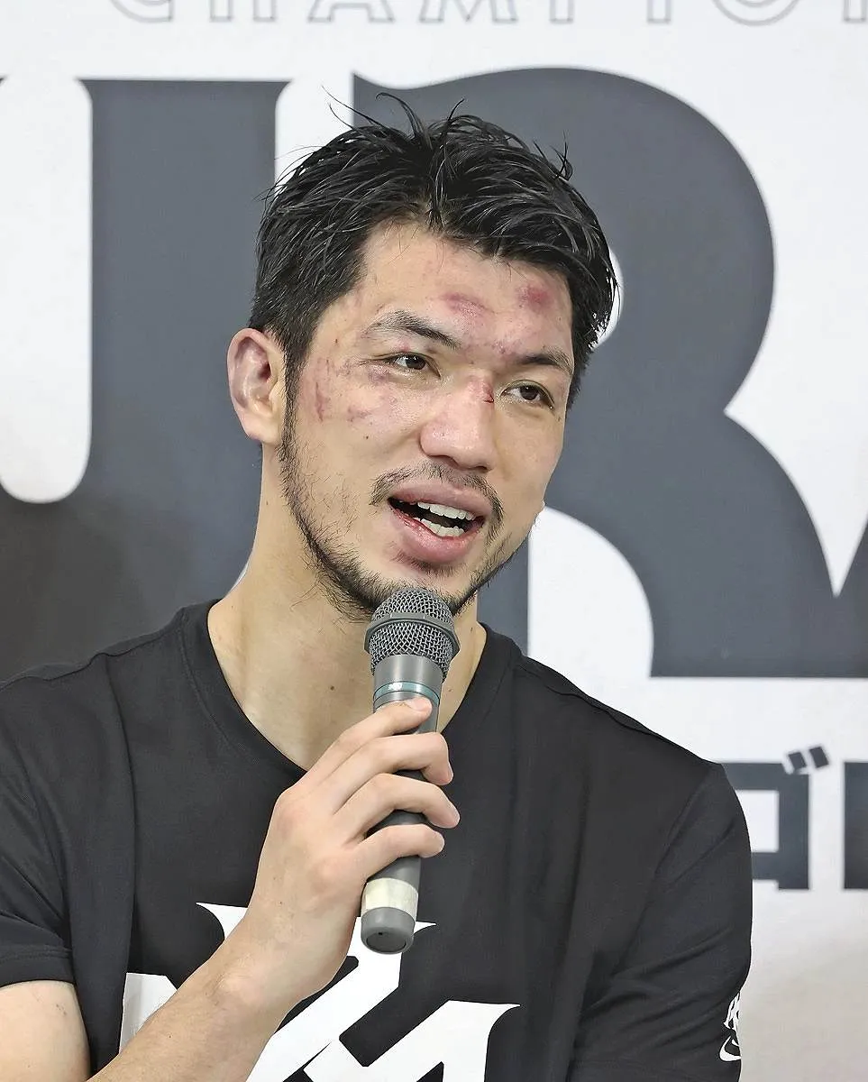 Gương mặt Murata sau ttrậnthua Golovkin Gương mặt Murata sau ttrậnthua Golovkin