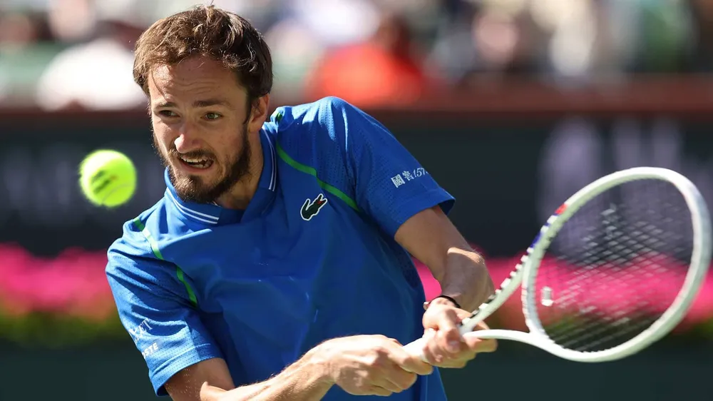 Medvedev chật vật thắng Tiafoe Medvedev chật vật thắng Tiafoe