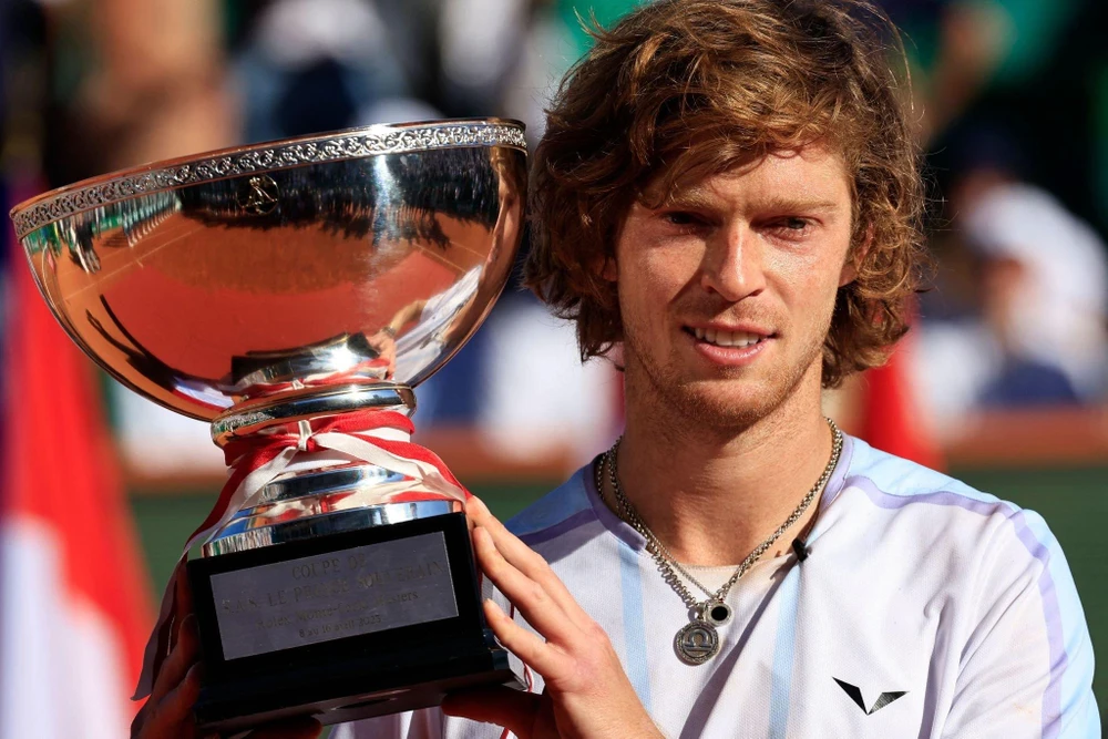 Rublev và chiếc cúp vô địch Monte Carlo Masters