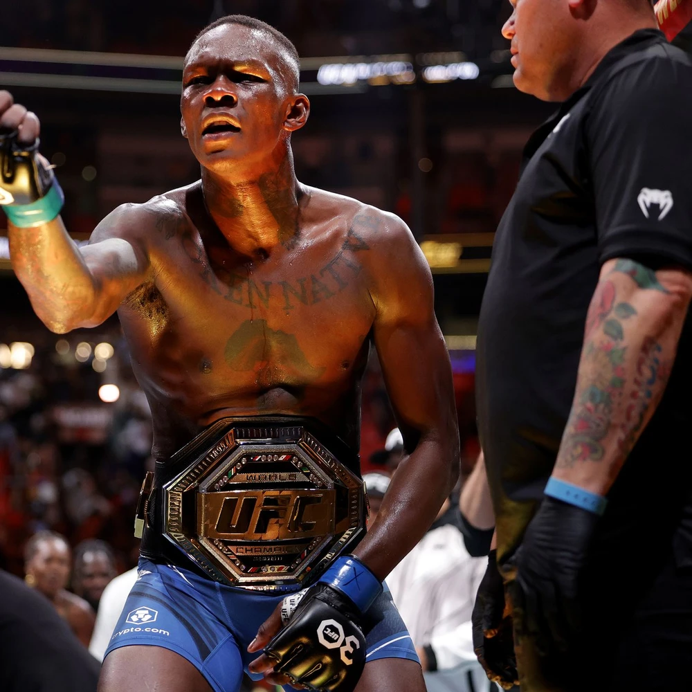 Adesanya đang là Đương kim vô địch hạng trung UFC