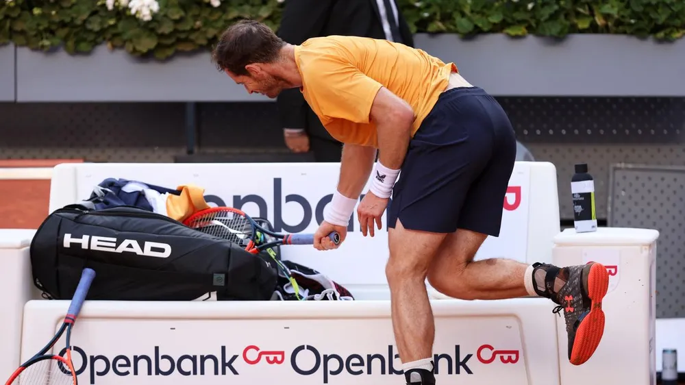 Murray đập vợt Murray đập vợt