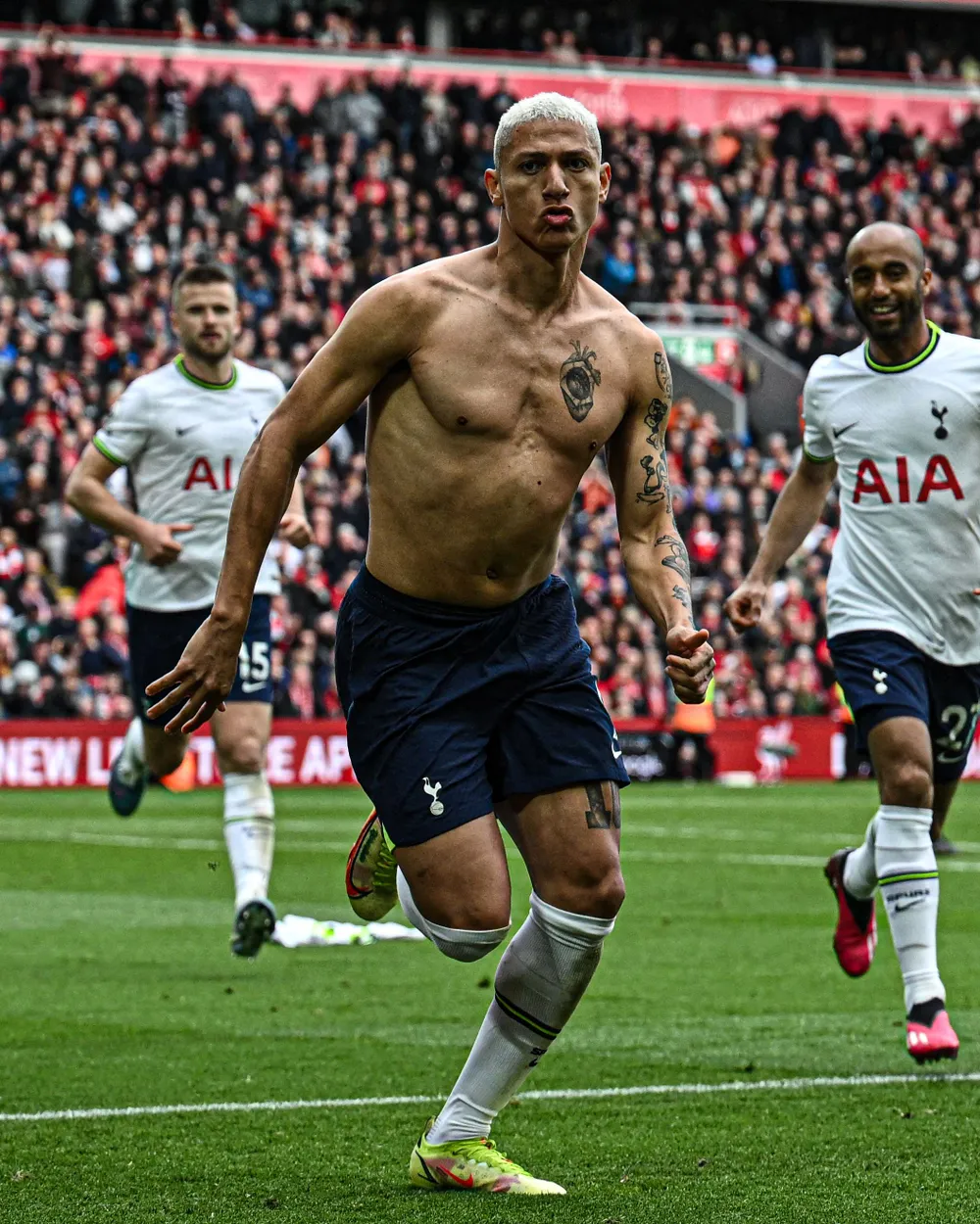 Richarlison ghi bàn đầu tiên trong mùa và tưởng gỡ lại 1 điểm cho Tottenham...