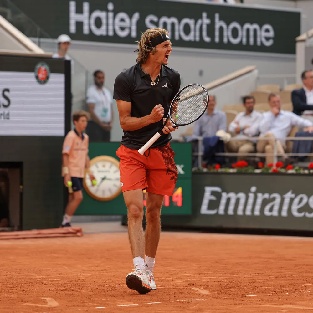 Zverev quay lại bán kết