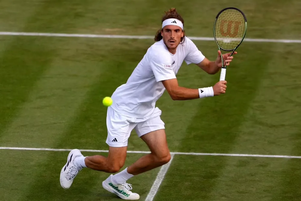 Tsitsipas chật vật vượt qua Thiem