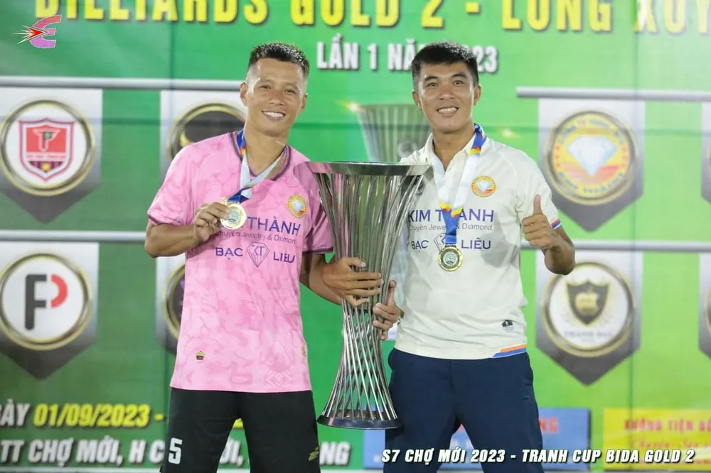 Phúc lủi và Milla gấu của Kim Thành FC