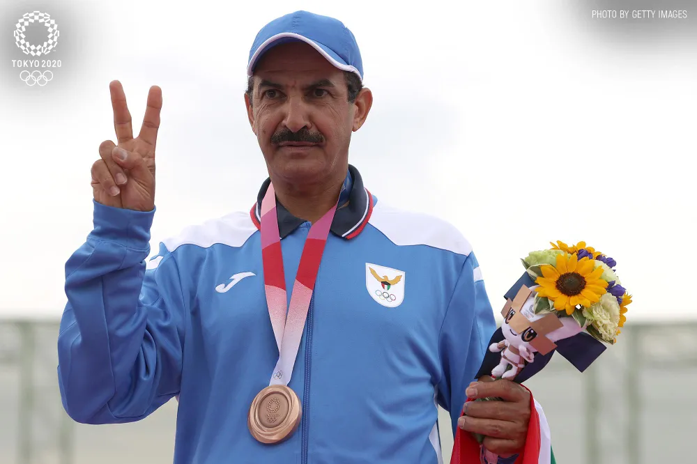 Al-Rashidi tạo dáng kiểu teen khi thắng HCĐ ở Tokyo