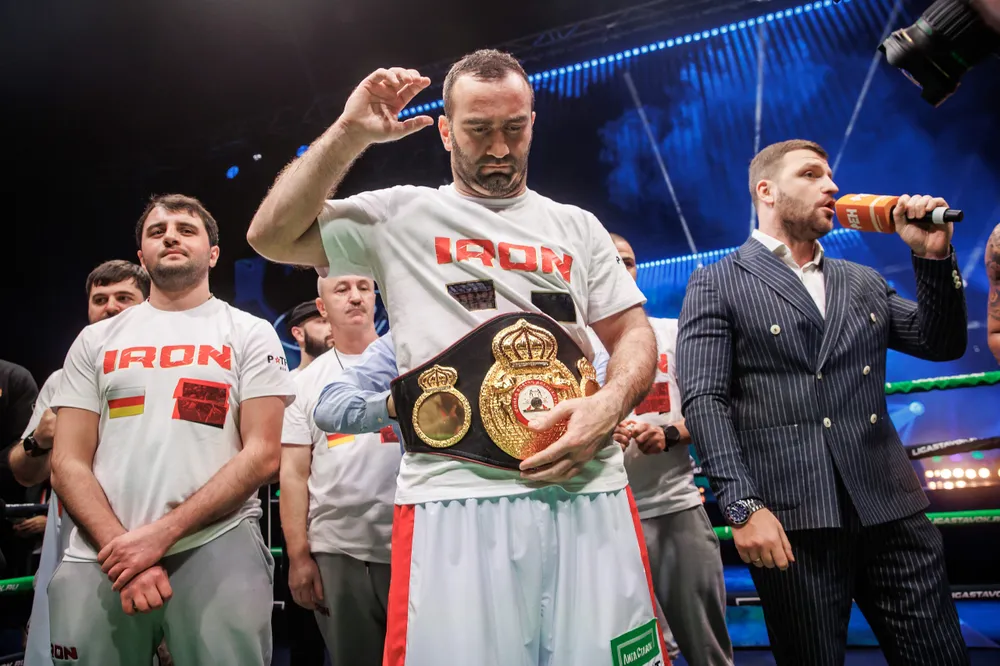 Gassiev giành đai vô địch Liên châu lục WBA hồi đầu năm Gassiev giành đai vô địch Liên châu lục WBA hồi đầu năm
