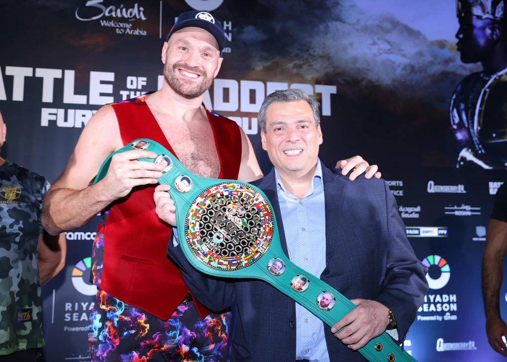 Tyson Fury không bảo vệ đai vô địch hạng nặng của WBC, thay vào đó, anh sẽ tranh đai "Riyadh Champion" - danh hiệu vinh danh trận thượng đài kỳ lạ này