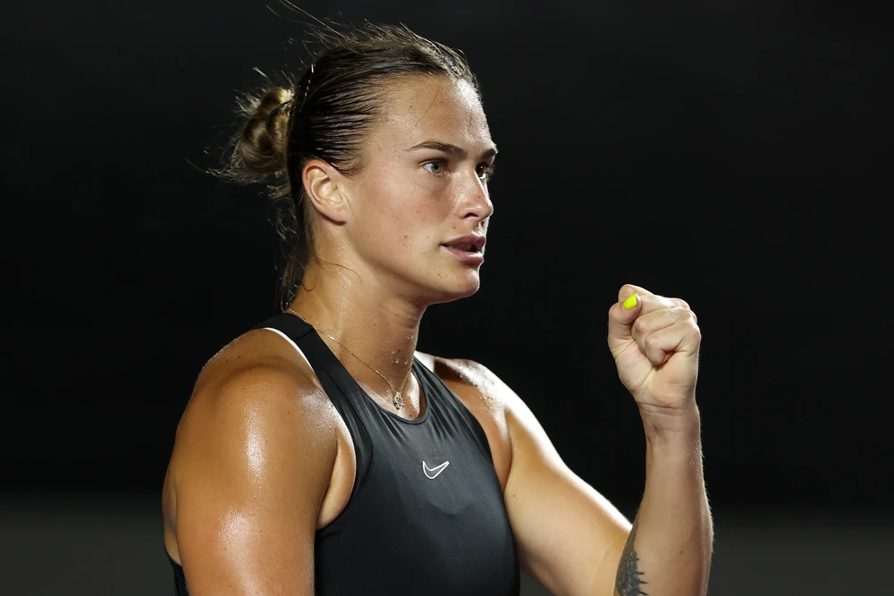 Sabalenka giành chiến thắng nhưng rất không hài lòng về cách tổ chức và điều kiện mặt sân ở WTA Finals