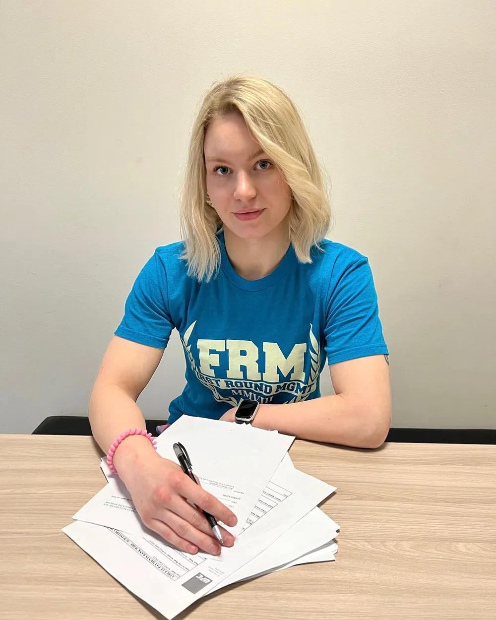 Dukadova ký hợp đồng với UFC sau sự kiện tuyển chọn Dukadova ký hợp đồng với UFC sau sự kiện tuyển chọn