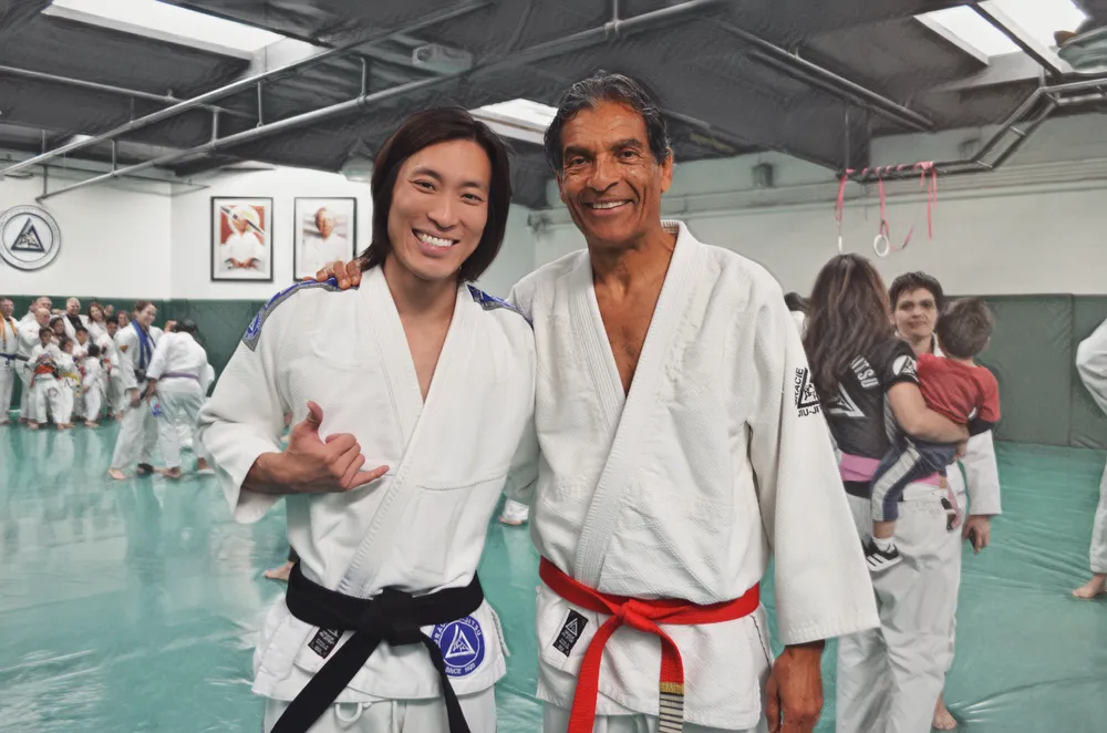 Rorion Garcie (phải, đeo đai đỏ)