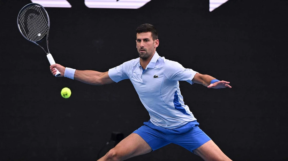 Djokovic lọt vào vòng 4