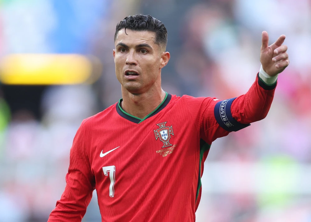 Ronaldo trong trận thắng tuyển Thổ Nhĩ Kỳ