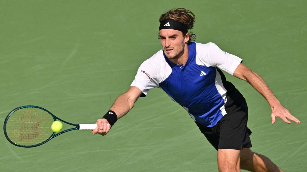 Tsitsipas vào vòng 4