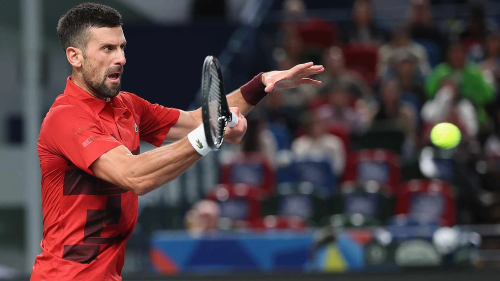 Djokovic lọt vào tứ kết Shanghai Masters lần thứ 10