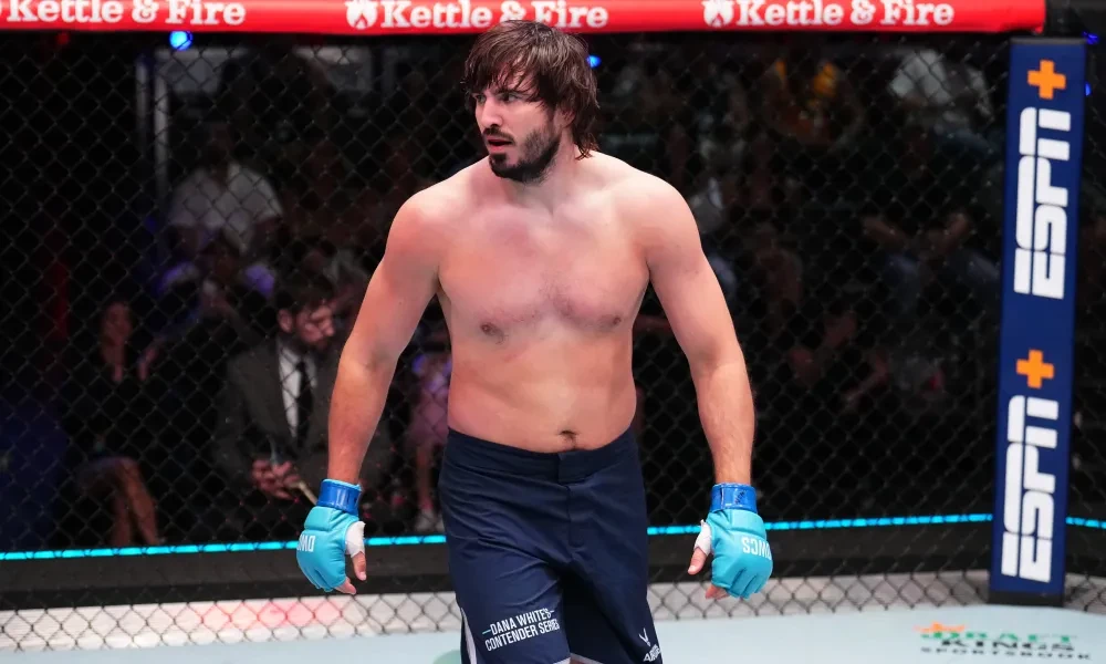 Vakhitov vừa được UFC ký hợp đồng