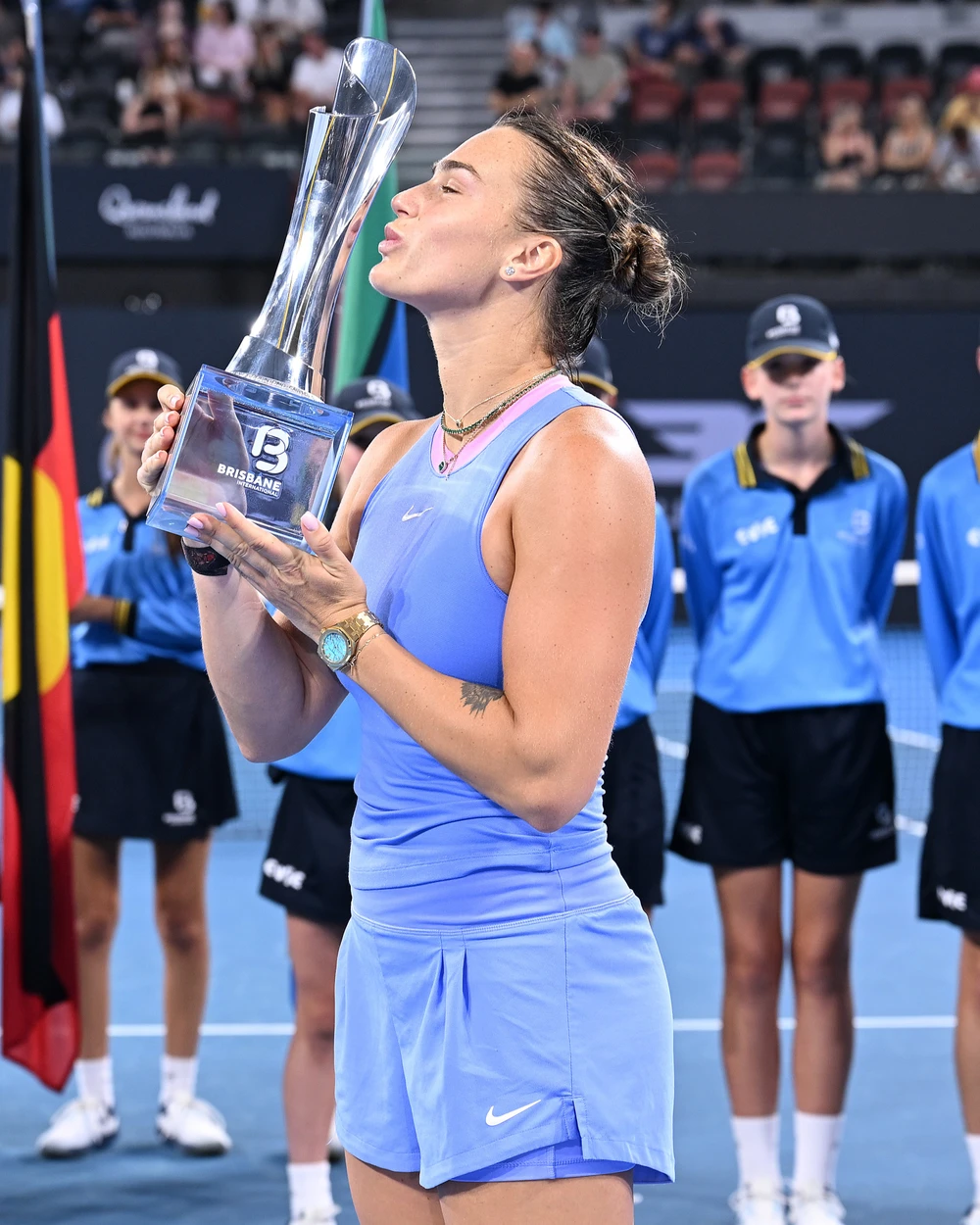 Sabalenka hôn cúp vô địch Birsbane International