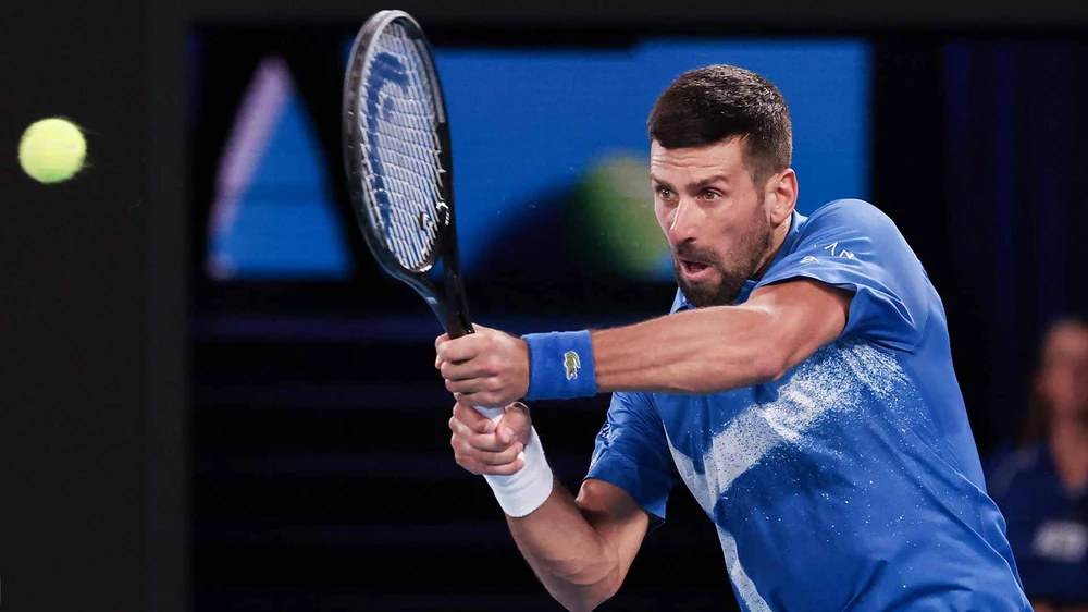 Djokovic giành vé tứ kết