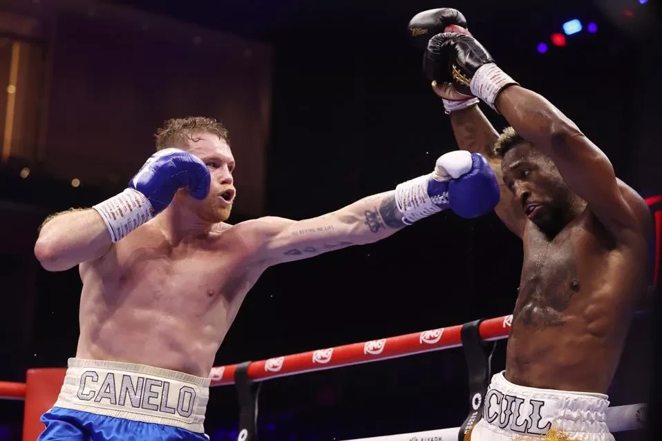 Canelo gặp khó trước Scull