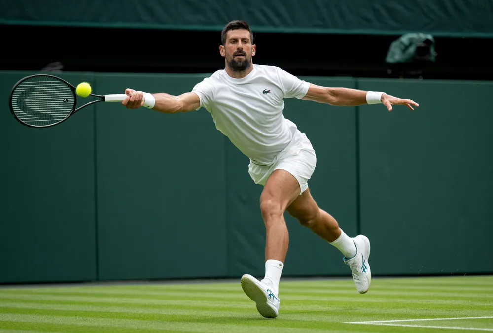 Djokovic tập cùng sân với Alcaraz Djokovic 01.jpg