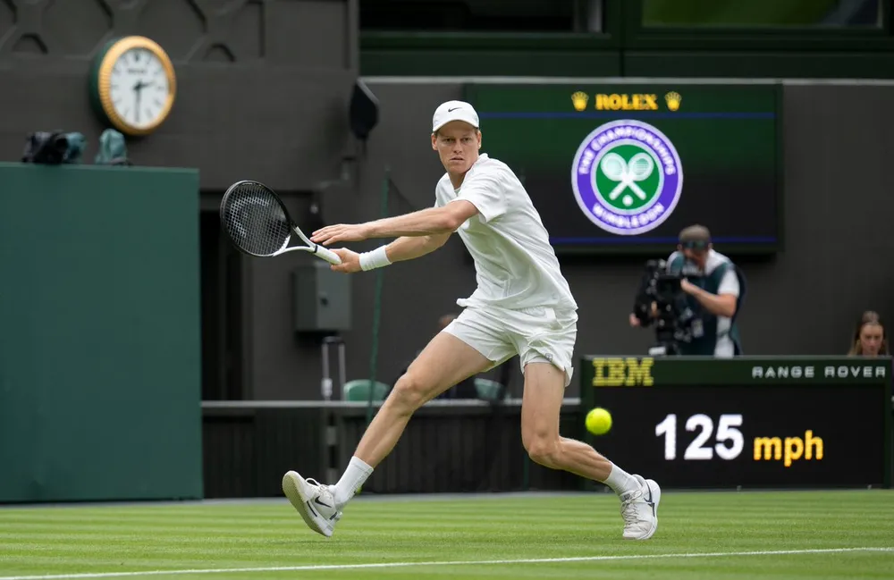 Sinner cũng đã ra sân tập ở Wimbledon Sinner 02.jpg
