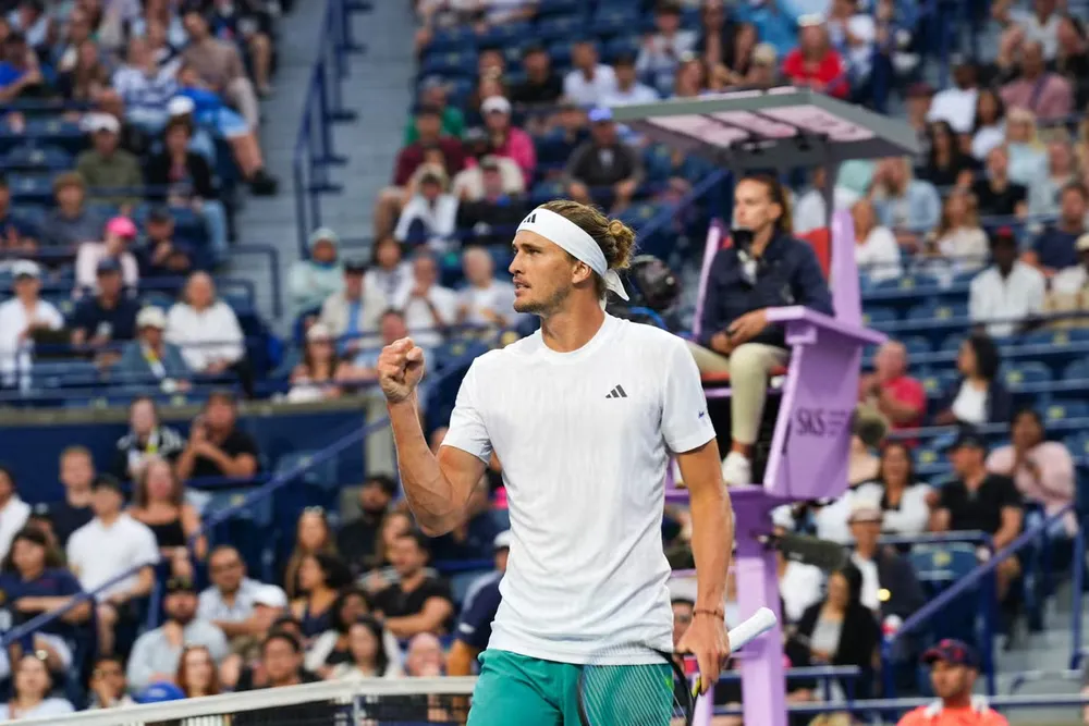 Zverev vào vòng 4