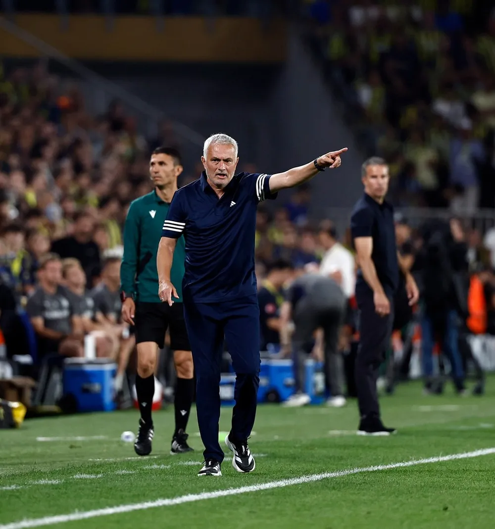 Mourinho trong trận lượt về