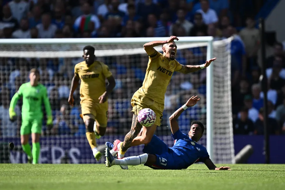 Pha phạm lỗi của Estevao