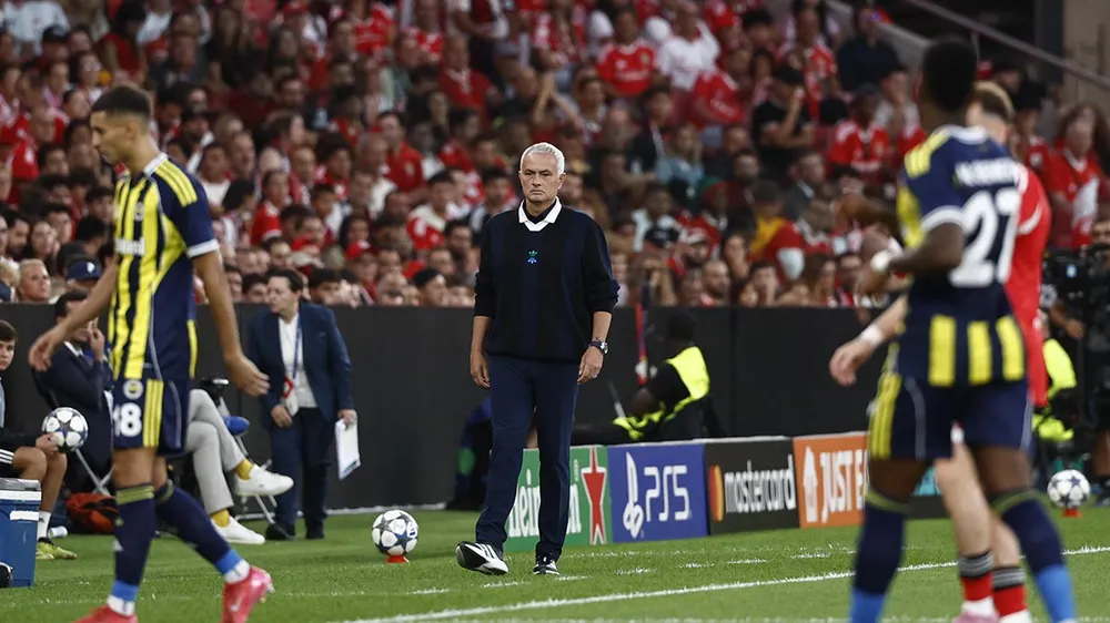 Mourinho trong trận thua lượt về