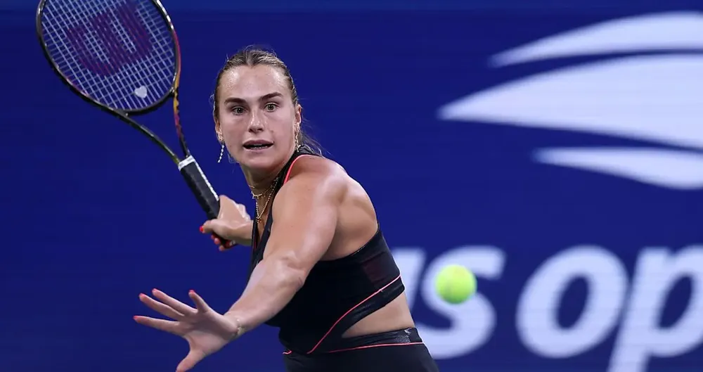 Sabalenka thoải mái vào bán kết