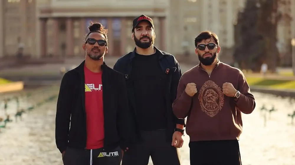 Tsarukyan (phải) ở Moscow