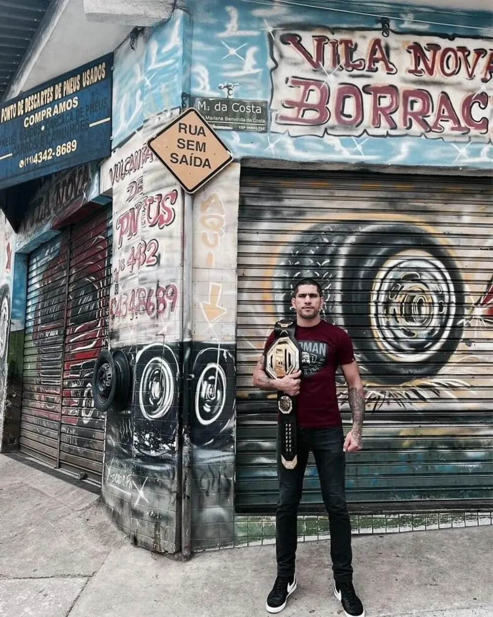 Pereira sửa xe 02.jpg