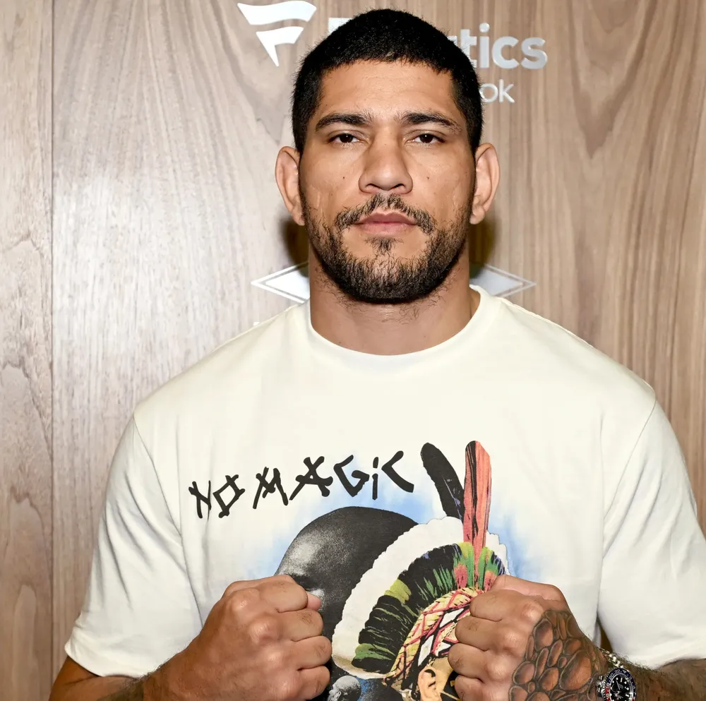 Pereira từng làm việc trong một tiệm sửa (lốp) xe để mưu sinh và chưa bao giờ quên đi quá khứ 