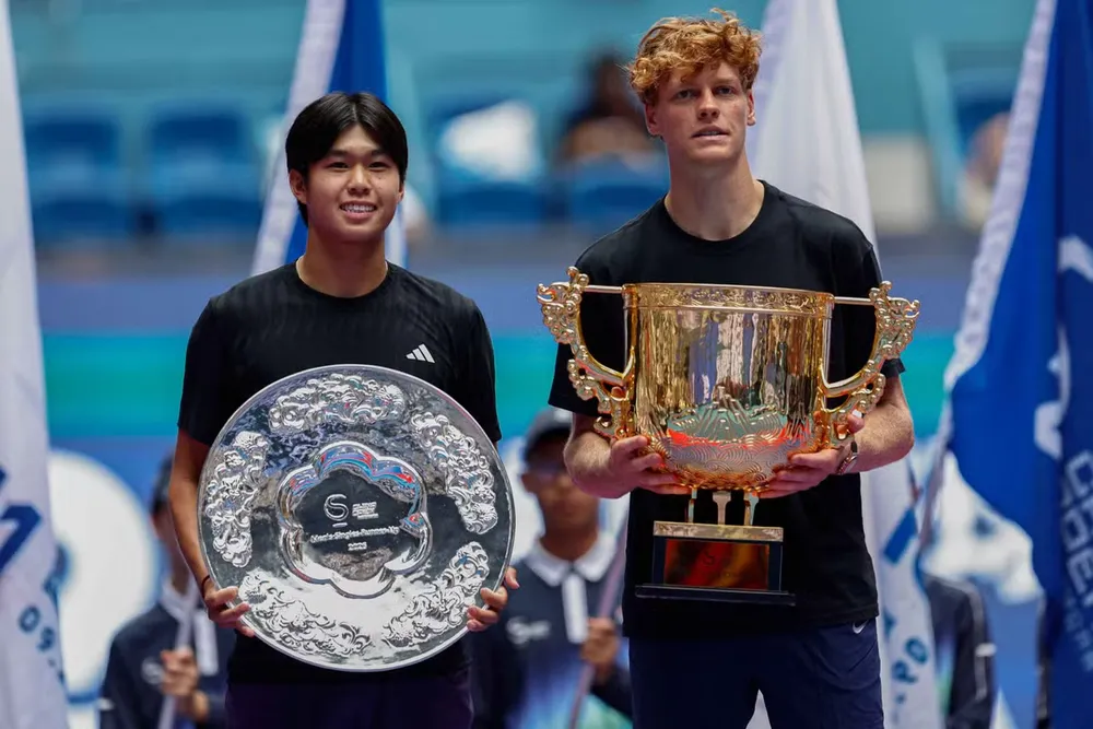 Sinner và Tiên trong buổi lễ nhận giải