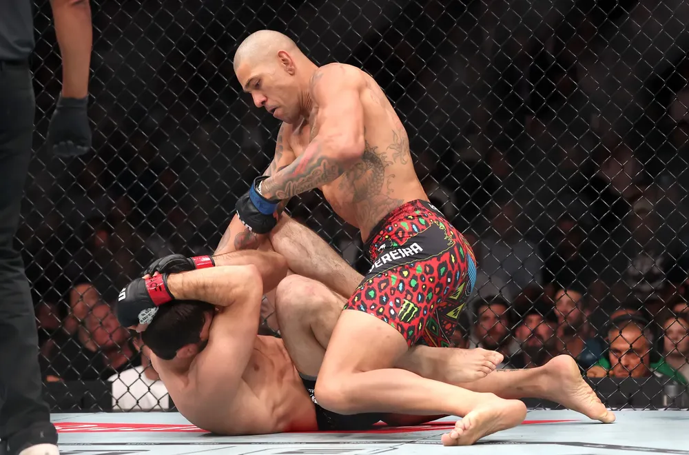 UFC 320: “Poatan” Alex Pereira hạ gục “Big Ank” Magomed Ankalaev chỉ sau 80 giây | CHUYÊN TRANG THỂ THAO