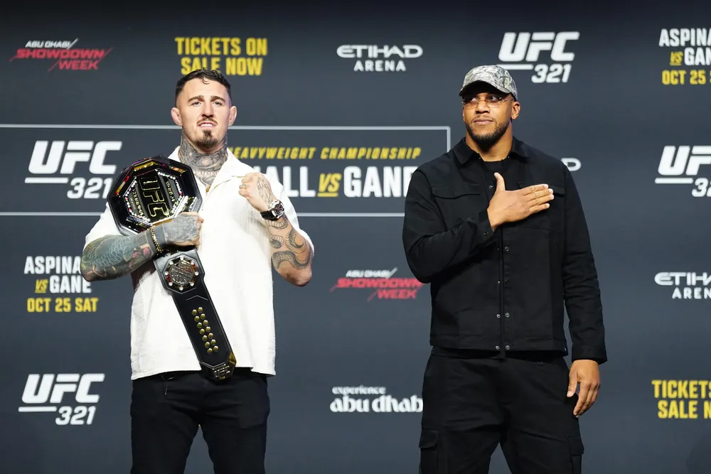 Gane (phải) sẽ đấu Aspinall vào cuối tuần này