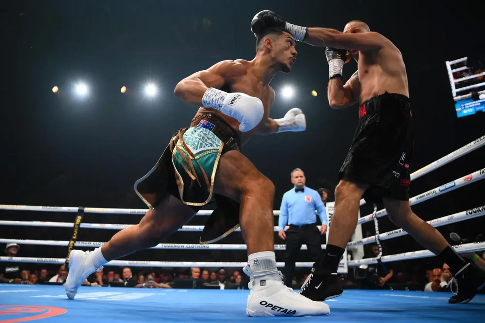 Opetaia trước khi tung đòn KO