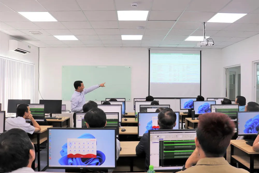 Các giảng viên tham gia khóa học sẽ được thiết kế, thực hành trên phần mềm độc quyền của Synopsys Các giảng viên tham gia khóa học sẽ được thiết kế, thực hành trên phần mềm độc quyền của Synopsys